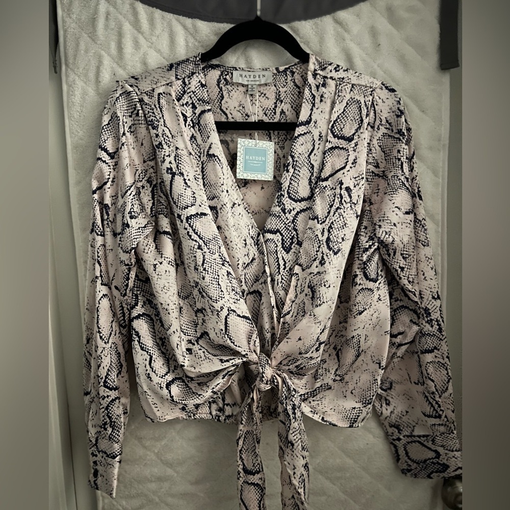BNWT Hayden Python Print Knot Blouse - Picture 2 of 8